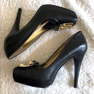 Nine West black leather pumps